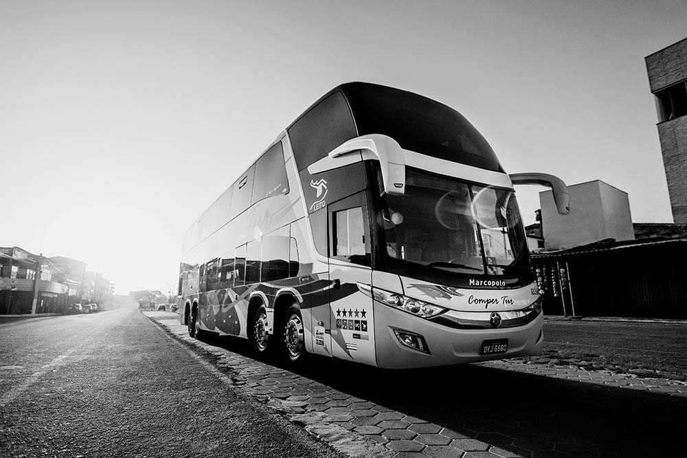 quién debe usar los cinturones de seguridad en un autobús