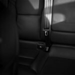 Cómo colocar la cinta abdominal del cinturón de seguridad