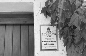 tener cartel de alarma sin tenerla